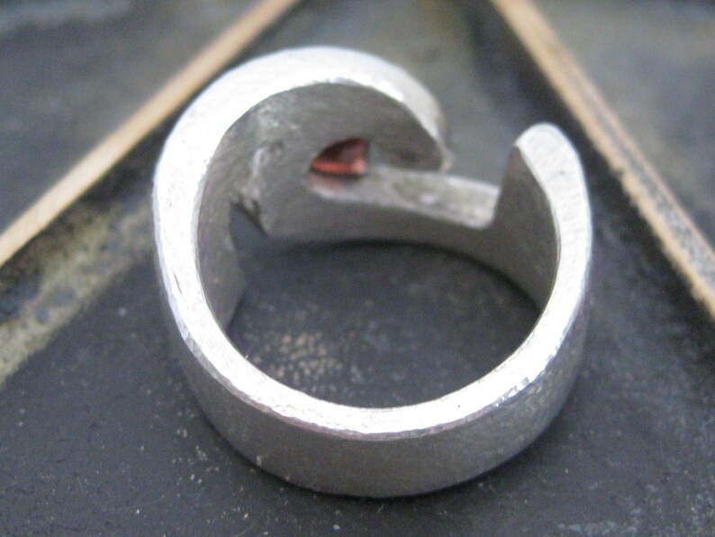 Intense Hammered Sterling Ring Garnet Stone Handmade Vintage