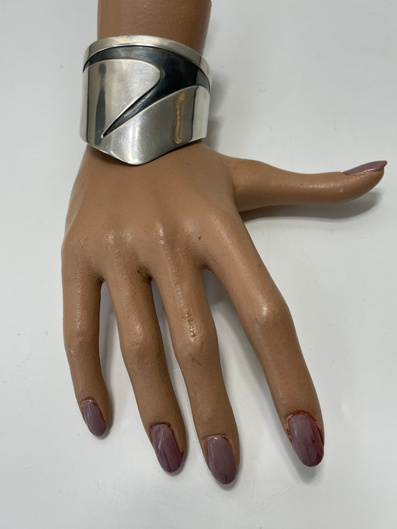 ED WIENER NYC  Runway Aerodynamic Sculptural Cuff 