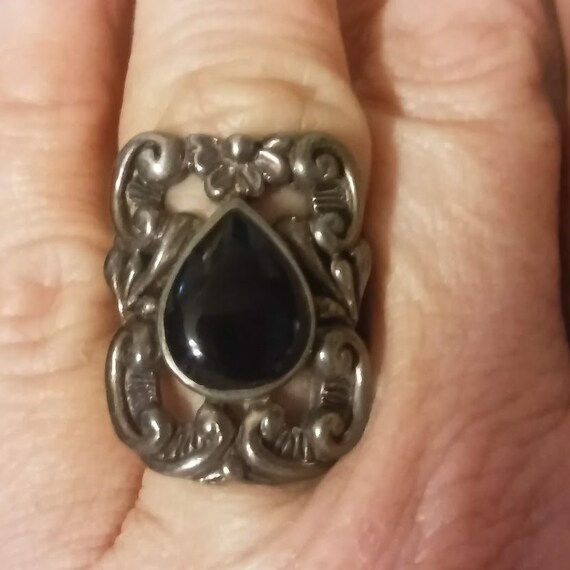 Gothic scroll tear drop onyx ring 6.5 - image 2