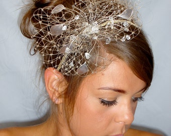 Goud zilver champagne fascinator, Britse op maat gemaakte fascinator, champagnebladwijnstok, gesluierde fascinator, bruiloft fascinator, vintage fascinator.