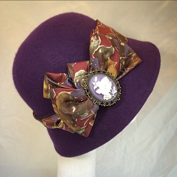 purple vintage hat, 1920s hat ,Cloche hat , cameo brooch