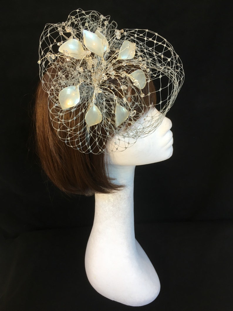 Silber Braut Fascinator, UK Bestseller Fascinator, grau Fascinator, Amanda Sutherland, Silber verschleiert Hut Bild 5