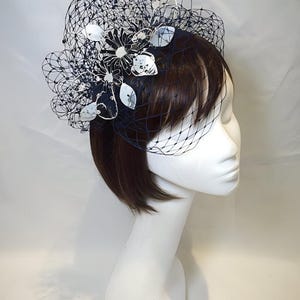 Marine Fascinator, Blau Fascinator, Mutter der Braut, Einzigartige Hut