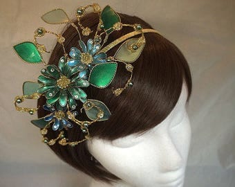 Pfau Fascinator, Grün und Gold Kopfschmuck, Fascinator UK, Gold Fascinator, einzigartiger Fascinator, maßgefertigter Fascinator, grüner Fascinator