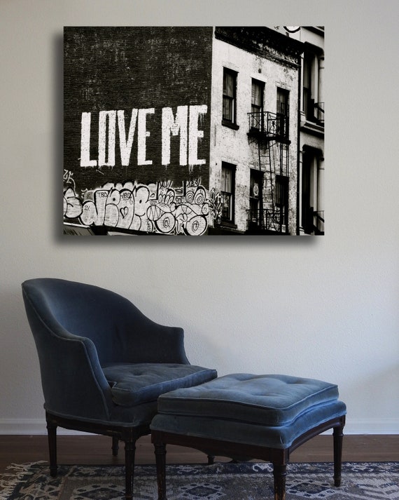 美品 LOVE ME キャンバスアート プリント LOVE ME - Canvas Print - Black and White Graffiti Art - New