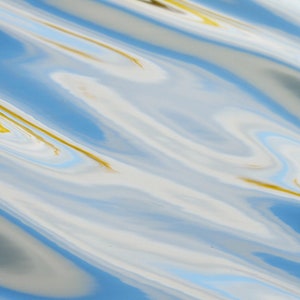 Fotografía abstracta - Ondulación del agua - Arte de la naturaleza - Ondulación del agua de otoño - Ondulación del agua abstracta - Lago de otoño - Olas - Fotografía de la naturaleza