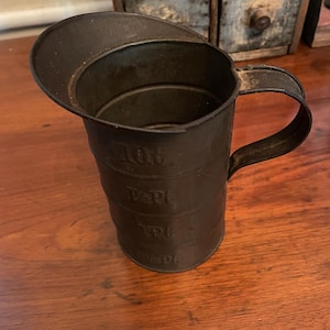 Early Tin One Quart Graduated Measure w/Pour Spout, Vintage Measure,  Primitive/Farmhouse/Country  Kitchen Decor, Kitchen Collectible