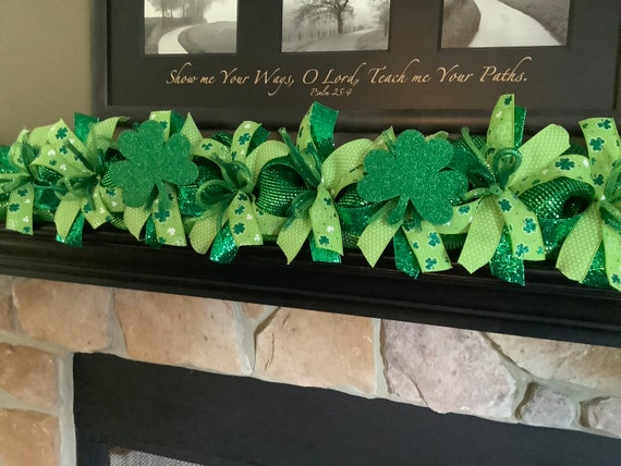 St Patricks Day Decoration, Saint Patricks Garland, Green Clover Garland, St Patricks Swag, Mantle Decoration, Spring Decoration