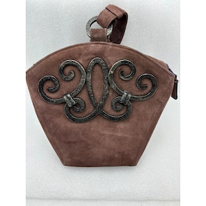 Bolso bandolera vintage Paloma Picasso de piel italiana con detalles metálicos marrones.