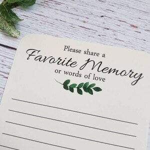 Puede incluir: Una tarjeta blanca con texto negro que dice "Por favor, comparte un recuerdo favorito o palabras de amor". La tarjeta tiene un dise&ntilde;o de rama de hojas verdes.