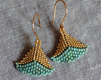 boucles d’oreilles dorées *Nature* triangle turquoise