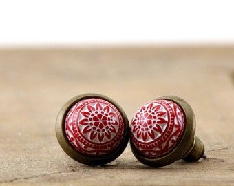 Small stud smudged ornaments mandala red white vintage