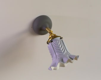 Aplique de pared francés antiguo de vidrio pintado blanco y gris - aplique art déco, lámpara de pared - soporte, roseta y casquillo de latón nuevos