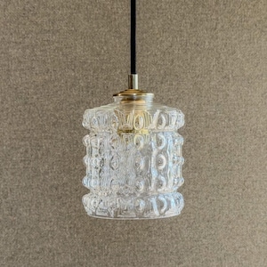 Lampada a sospensione francese antica in vetro opalescente, circa 1960.