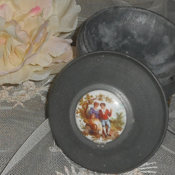 Vintage Musical Powder Box - Courting Couple - Make Me A Figgy Pudding Tune