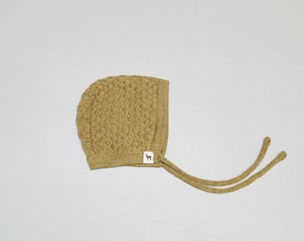 SAMPLE SALE Baby bonnet in 100% baby alpaca