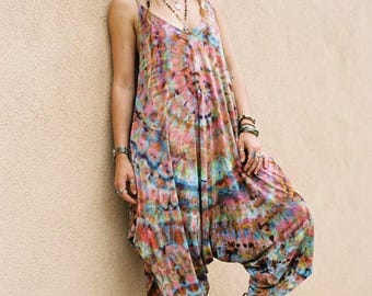 Tie-dye haremjumpsuit grote maten - handgemaakte festivaloutfit - hippie zomerromper