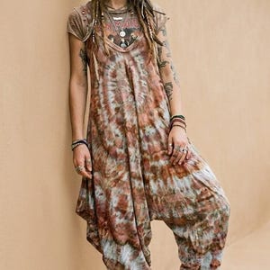 Ice Dye jumpsuit - boho tie-dye romper - hippiekleding grote maten - zomervakantie-outfit afbeelding 1