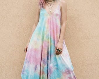 Mono harem en tonos pastel con estampado tie-dye - Mono de verano de talla grande - Conjunto bohemio para festivales