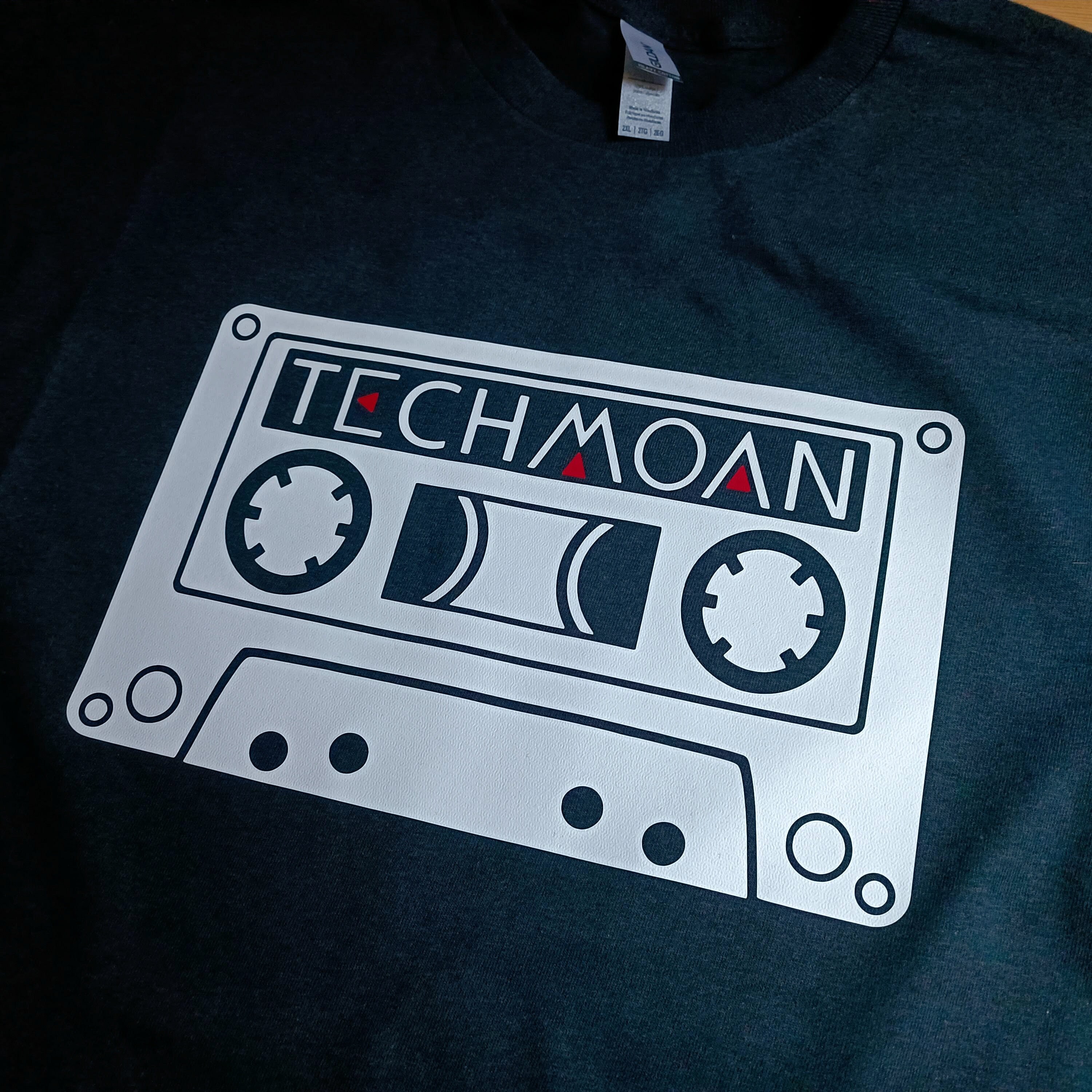 EMPiRE Tシャツとカセットテープ EMPiRE Tシャツとカセットテープ EMPiRE Tシャツとカセット