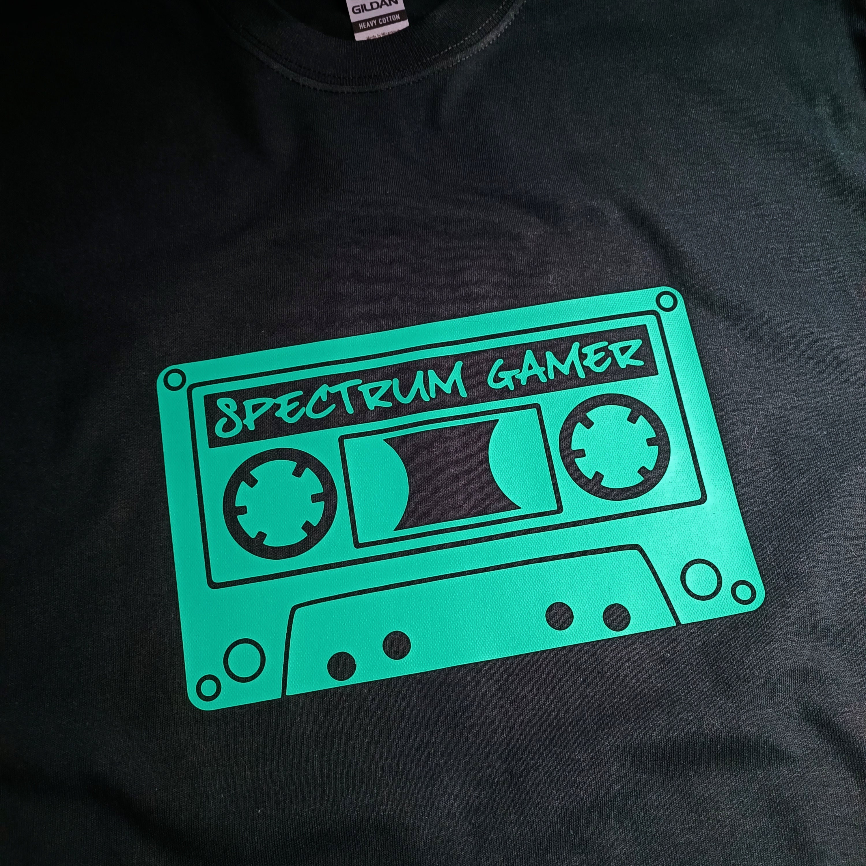 EMPiRE Tシャツとカセットテープ EMPiRE Tシャツとカセットテープ