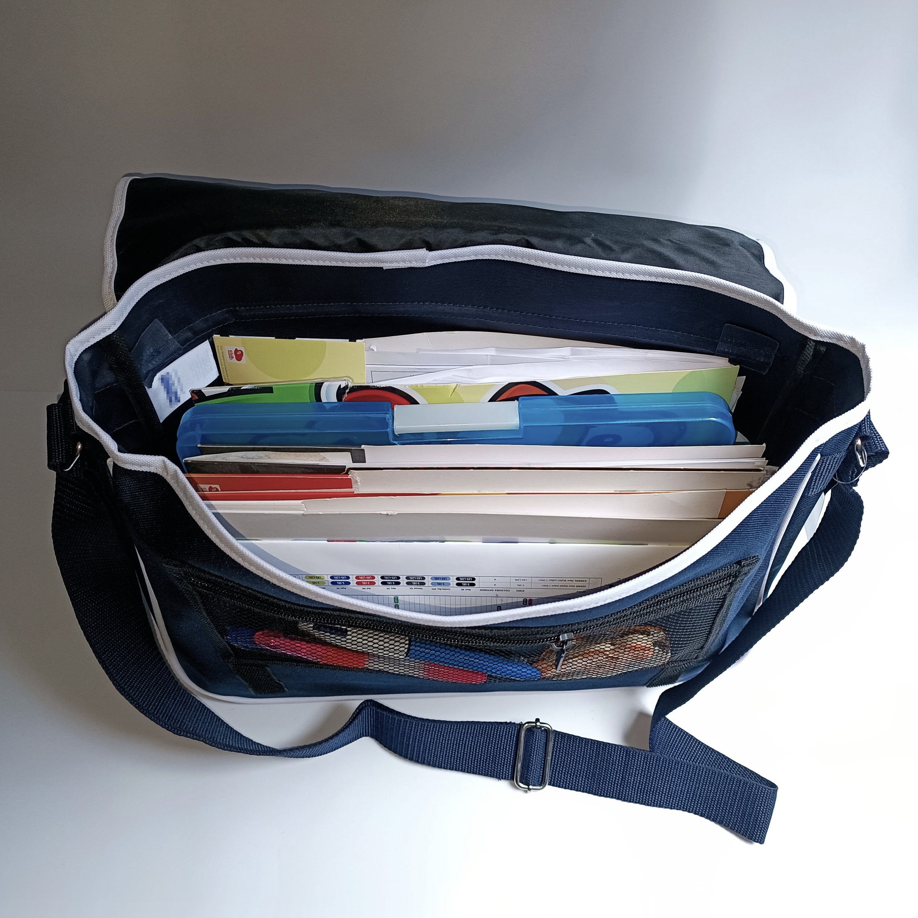 バッグ UNIVERSAL PRODUCTS.  MESSENGER BAG NAVY 2025_01_Product_Master-