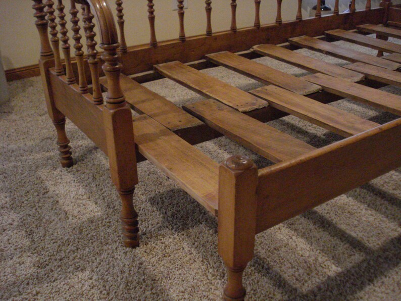 Vintage Antique Daybed Antique Spindle Type Pull Out Galena Etsy
