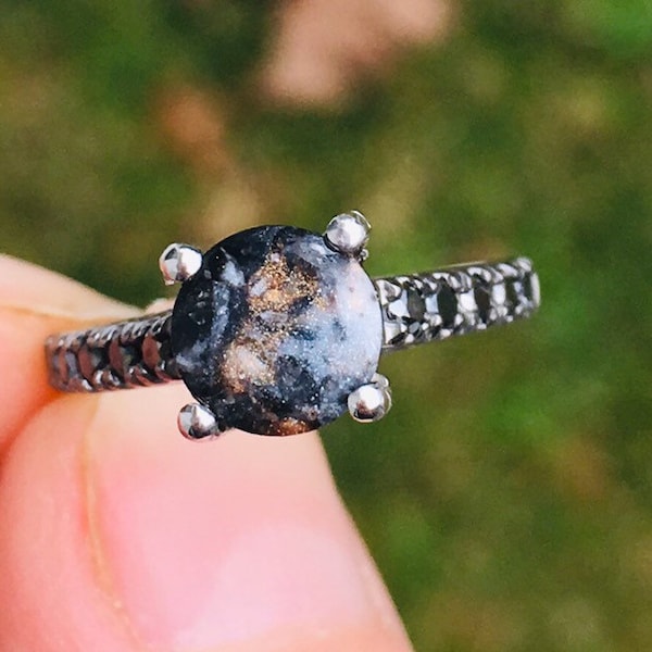 Anillo de cremación, anillo para cenizas de mascotas, diamante negro, cenizas de mascotas, joyería de cremación, anillo de oro blanco, joyería de cremación de mascotas, pérdida de mascotas, urna para mascotas