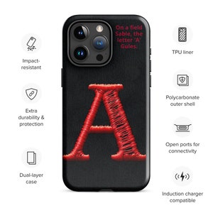 Funda rígida Letra escarlata sobre sable para iPhone®