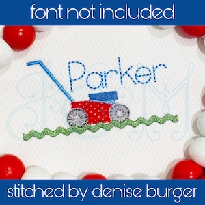 Pode incluir: Desenho bordado de um cortador de grama vermelho e branco com detalhes azuis, com o nome "Parker" bordado acima. O cortador de grama está sobre um desenho de grama verde. O texto "stitched by denise burger" está na parte inferior da imagem.