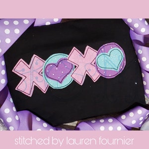Valentine&#39;s Day XOXO with Hearts Raw Edge Bean Running Stitch Raggy Applique Vintage Style Machine Embroidery Design