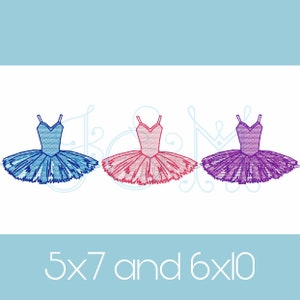 Könnte beinhalten: Drei gestickte Designs von Tutus in Blau, Rosa und Lila. Die Designs sind 5x7 und 6x10 Zoll groß.