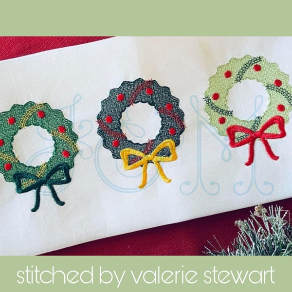 Christmas Wreath Tinsel Berry and Bow Line of Three in a Row Sketch Fill Bean Stitch Outline Vintage Style Machine Embroidery Design