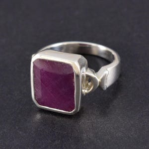 Op art deco geïnspireerde robijnring, 925 sterlingzilveren ring in achthoekige vorm, geboortesteen juli