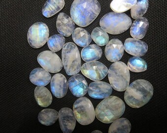 Rosa bianca di pietra di luna arcobaleno naturale taglio piatto taglio polkis 25cts e 50cts pietra preziosa blu super rainbow moonstone forma irregolare rosecut arcobaleno