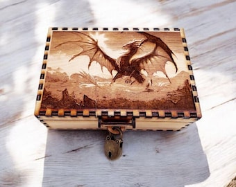 Caja de recuerdos de madera con grabado de dragón, cerradura y llave – Regalo de Juego de Tronos