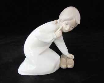 Vintage 60's Lladro Figurine, Girl with Slippers, #4523, Old Lladro Mark