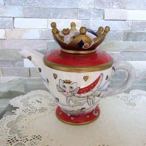 Adorable Karen Rossi Whimscal Cat Teapot for Silvestri, Large 6 Cups with Crown Lid