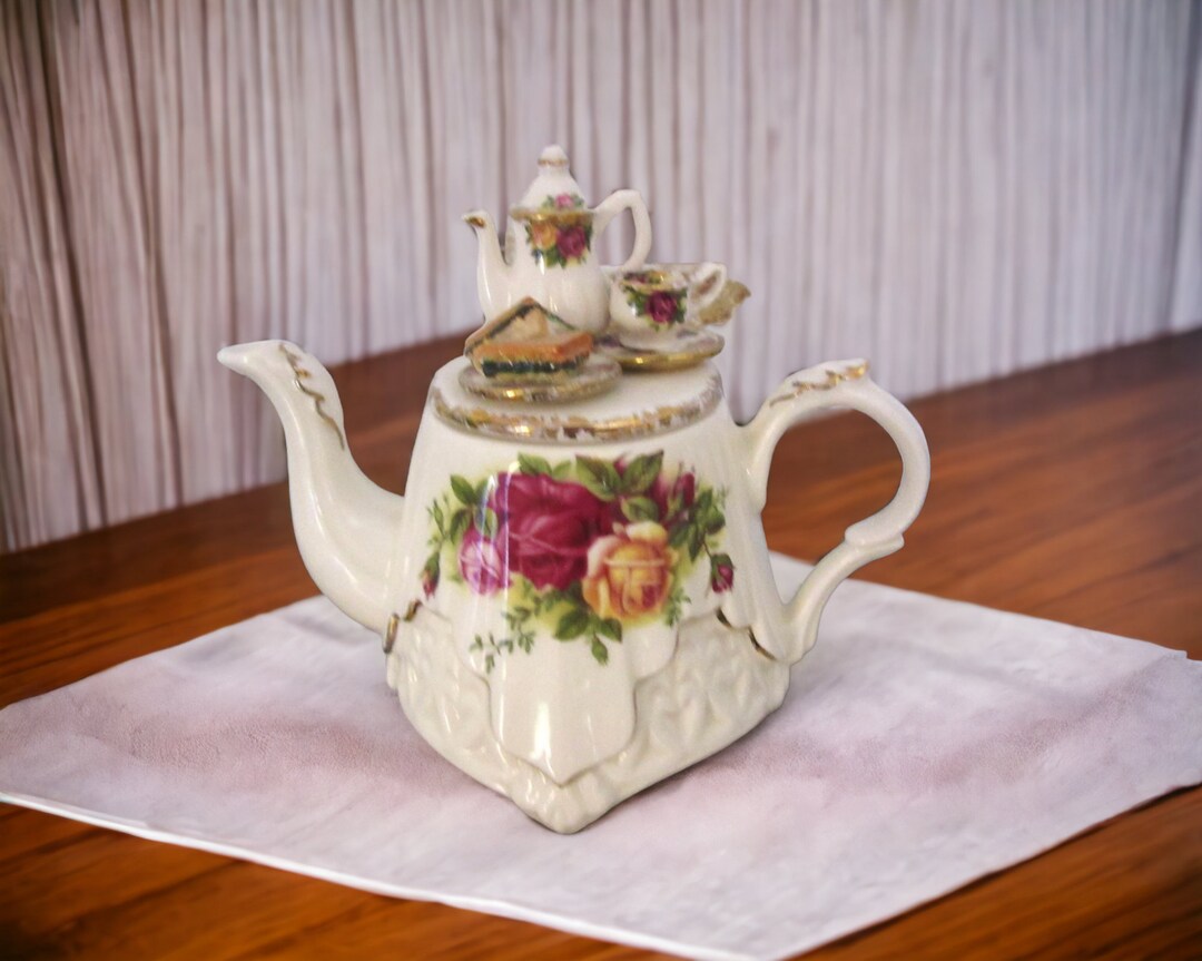 New Without Box, Royal Albert Old Country Roses Miniature Teapot W