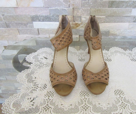 Size 7 1/2 Adrienne Vittadini Shoes -  Canada