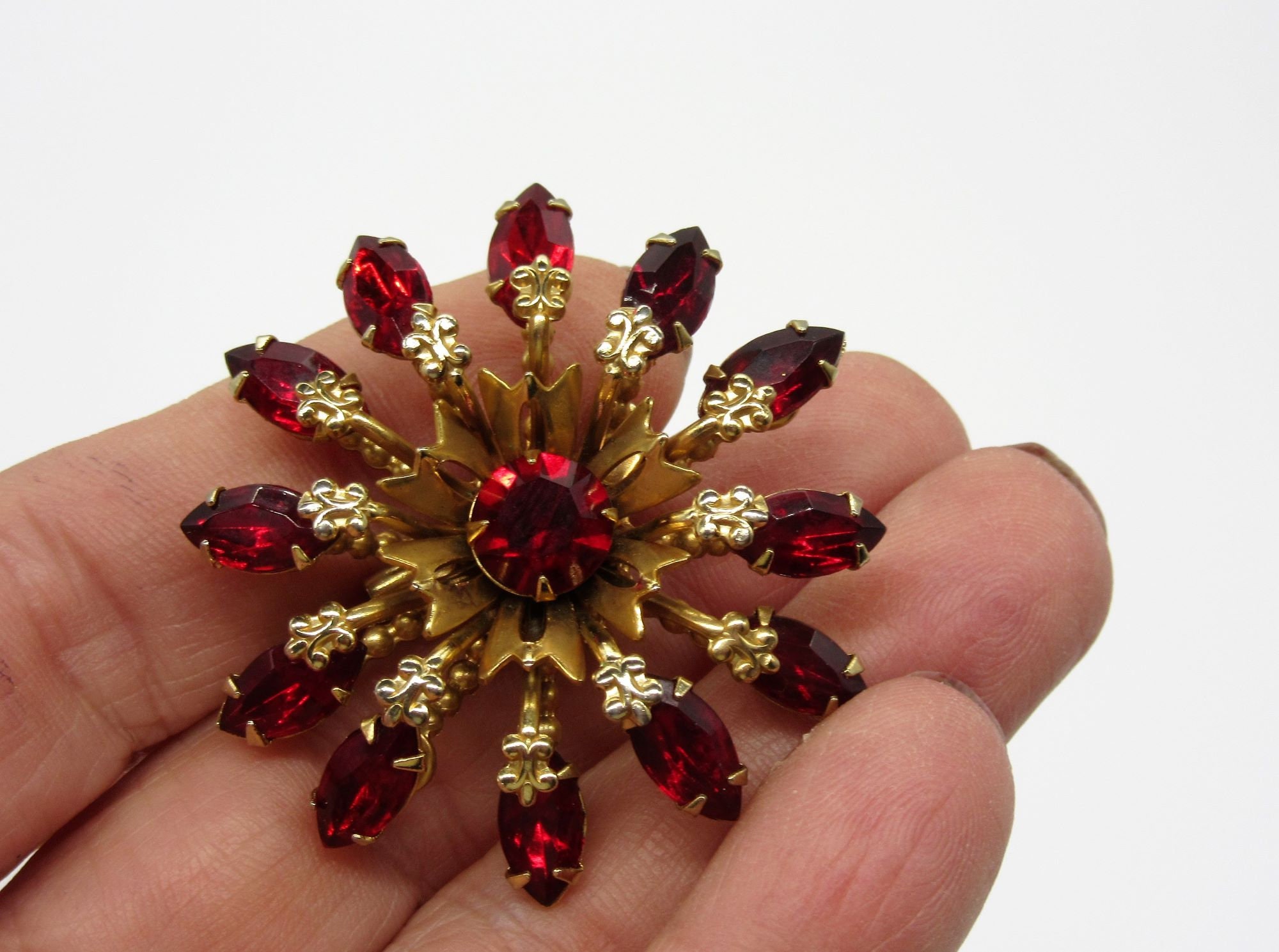 Vintage Style Elegant Flower Gold-tone Large Brooch Pin Red Rhinestone  Crystal