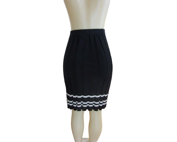 Vintage St John Black w White Stripe Pleated Knit… - image 4