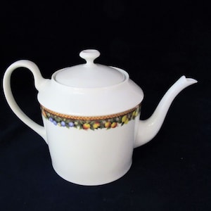 Large Limoges High Gloss White Coffee/Tea Pot w Fruit Design, 7 Cups