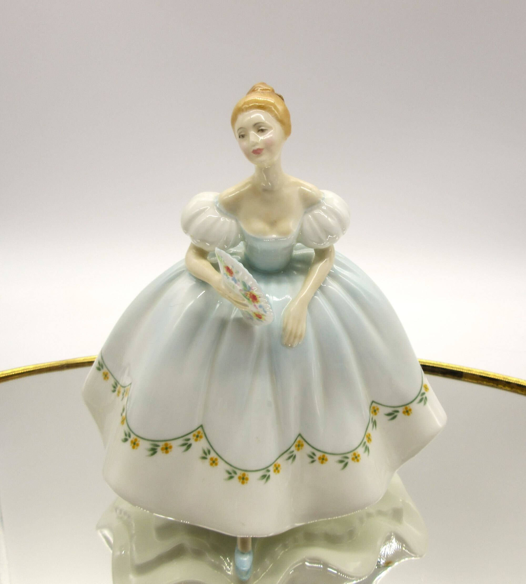 【1976年製】フランチェスカ／イギリス製 ボーンチャイナ 女性 陶器製人形 1976年製】フランチェスカ／イギリス製 ボーンチャイナ 女性