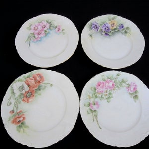 Set of 4 Hand Painted Hutschenreuther Selb German Floral Plates, 7.5 inches