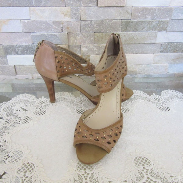 Great Pair of Leather Adrienne Vittadini Beige Ankle Strap Shoes, Size 9 1/2 US