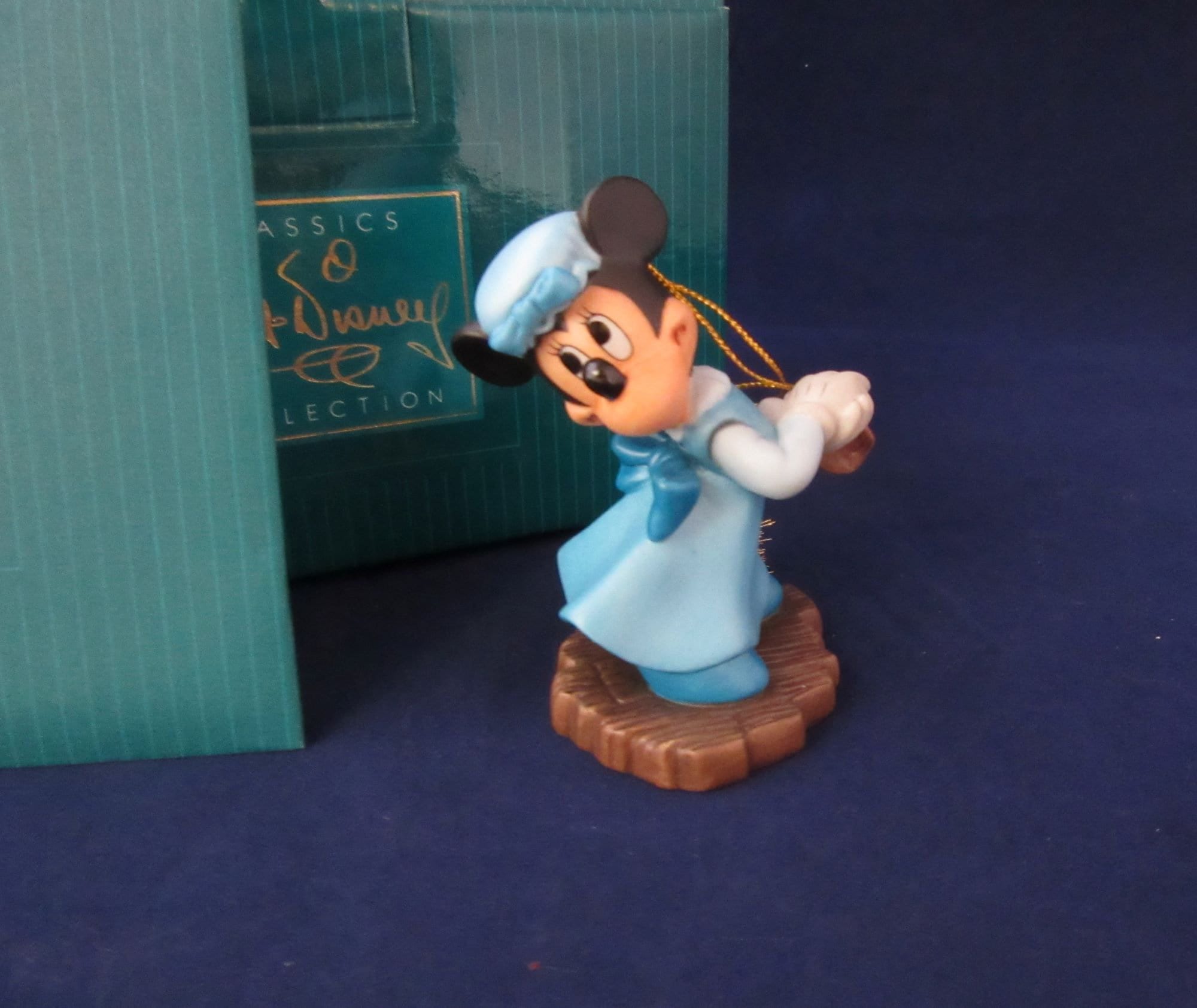WDCC Disney Mickey's Christmas Carol Minnie Mouse, Mrs Cratchit