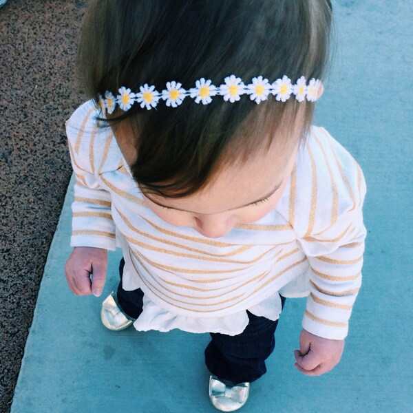 Dainty Daisy Chain, Halo Headband. flower crown, floral crown.