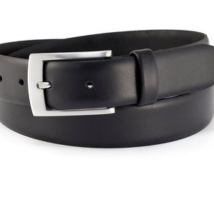 Schwarzer Herrengürtel aus glattem Leder. Eleganter Ledergürtel, Breite 3 cm.