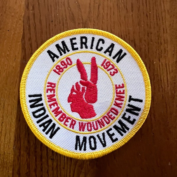 Neue 1973 American Indian Bewegung - Denken Sie daran, verwundetes Knie 1890-1973 gesticktes Patch-Design.